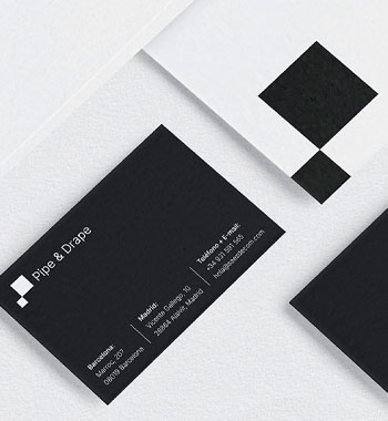 Targeta de treballador de Pipe & Drape dissenyada per l'estudi de disseny de comunicació gràfica Naau.